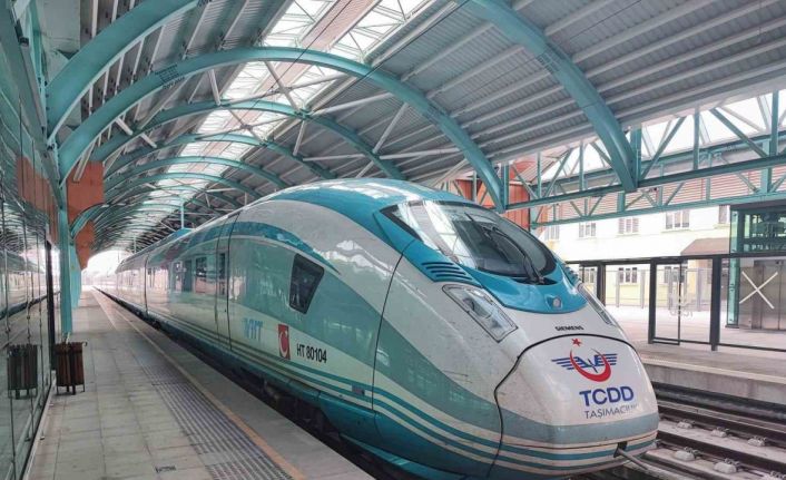 Yüksek hızlı tren Sivaslıları heyecanlandırdı