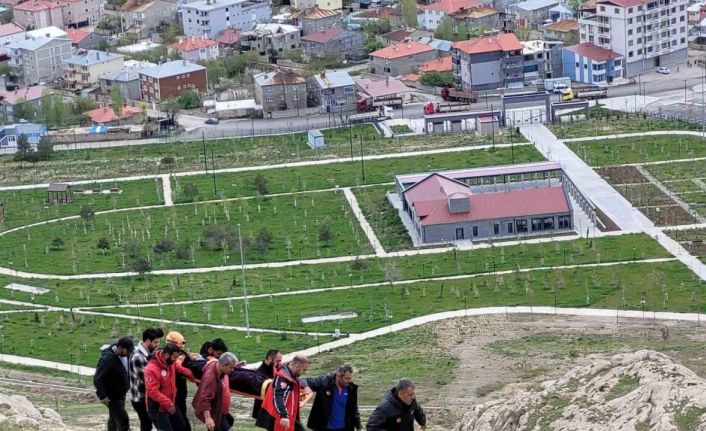 Yüksekten düşen genç kız yaralandı