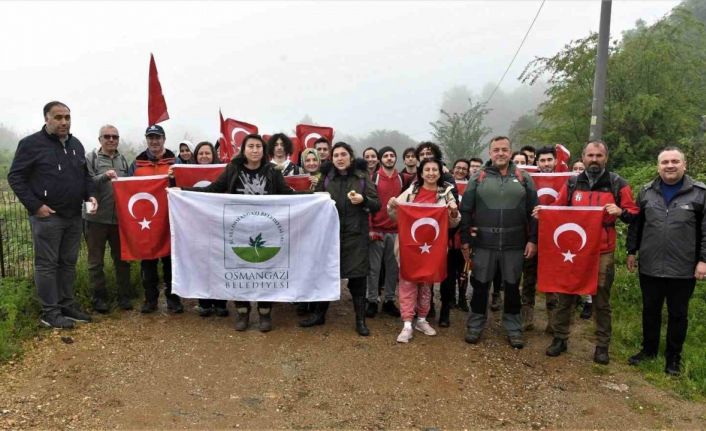 19 Mayıs’ı Uludağ’da yürüyüş yaparak kutladılar