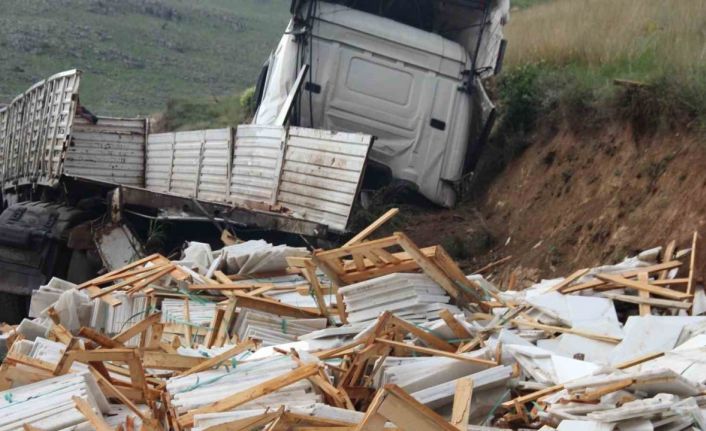 250 bin TL’lik mermer kazada yola savrulup kullanılamaz hale geldi