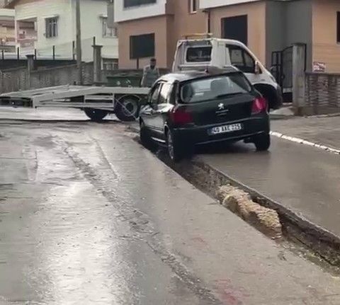 Adana’da şiddetli yağış sele neden oldu