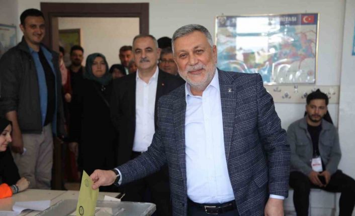 AK Parti İl Başkanı Yıldırım oyunu kullandı