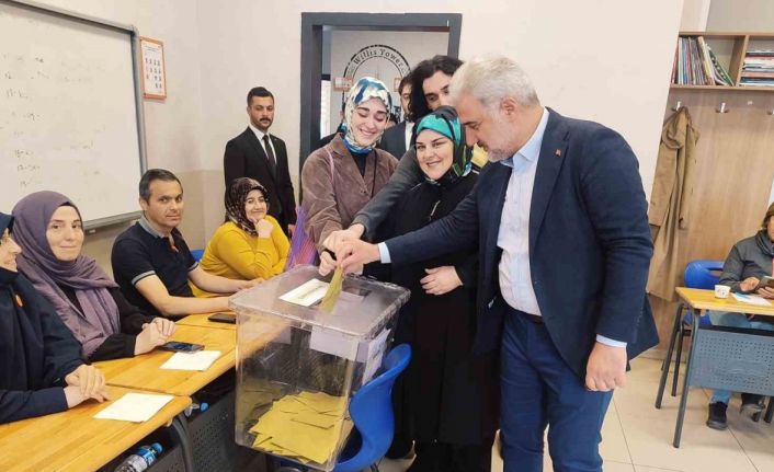 AK Parti İstanbul İl Başkanı Kabaktepe oyunu Başakşehir’de kullandı