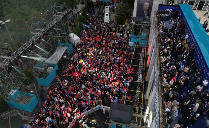 AK Parti İstanbul İl Başkanlığında seçim kutlamaları başladı