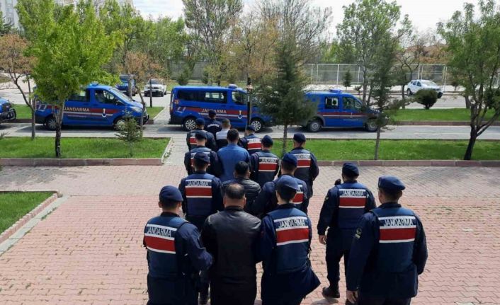 Aksaray’da aranan 3 şahıs jandarma ekiplerince yakalandı