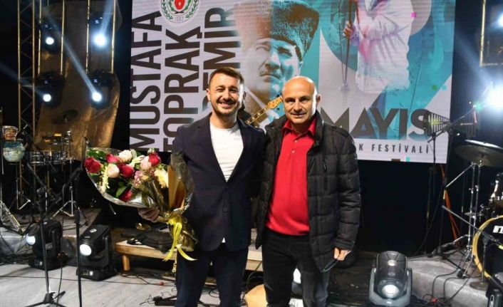 Altınova Gençlik Festivali Mustafa Özdemir ve Ece Mumay konserleriyle başladı