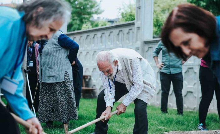 Alzheimer Yaşam Merkezi’nde fideler toprakla buluştu