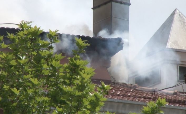 Ankara’da özel bir hastanenin çatısında çıkan yangın kontrol altına alındı