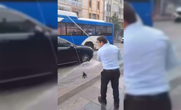 Ankara’da vatandaşlar caddelerde oluşan sulara oltalarını salladı