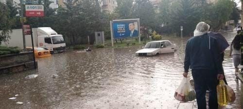 Ankara’da yağış nedeniyle trafikte zor anlar