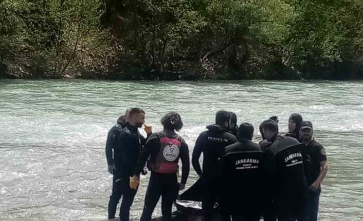 Araçlarıyla Munzur çayına düşerek kaybolan gençlerden birinin cansız bedenine ulaşıldı