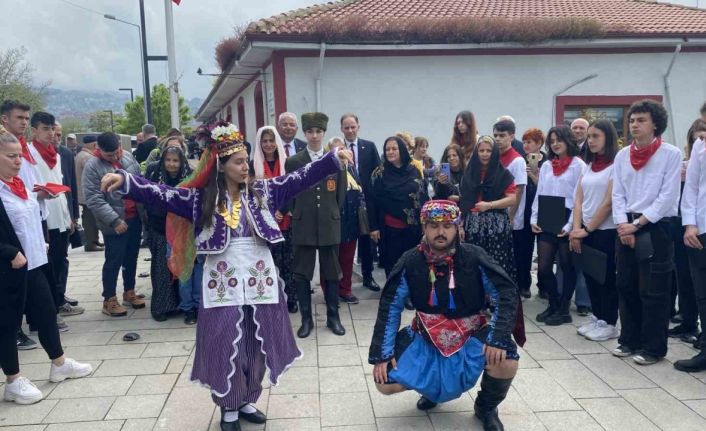 Atatürk’ün Samsun’a ayak basışını canlandırdılar