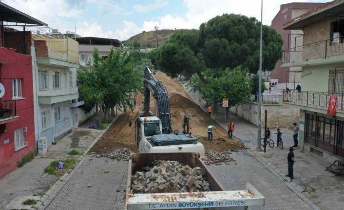 Aydın Büyükşehir Belediyesi Şerbetci Caddesi’nde sıcak asfalt çalışmalarına başladı