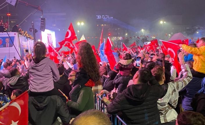 Bağcılar’da seçim kutlaması başladı