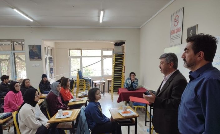 Başkan Akçadurak, üniversiteye hazırlanan gençleri ziyaret etti