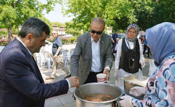 Başkan Uzundemir Müftülük hayır panayırına katıldı