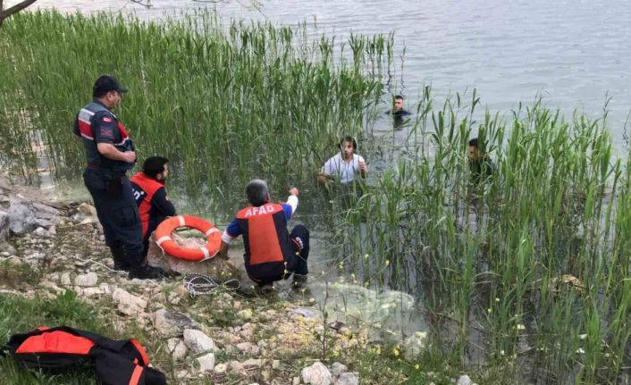 Bilecik’te gölete atlayarak intihara teşebbüs eden şahıs kurtarıldı