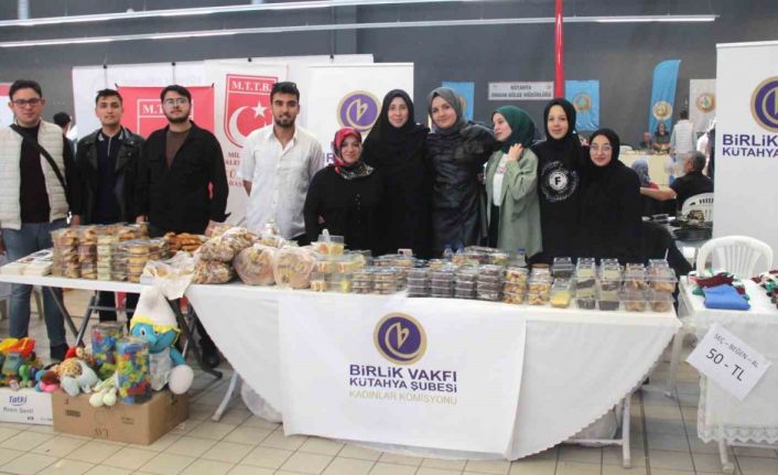 Birlik Vakfı Kütahya Şubesi Kadınlar Komisyonu üyelerinden engelli depremzedelere destek