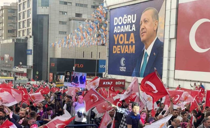 Bursalılar 15 Temmuz Demokrasi Meydanı’na akın etti