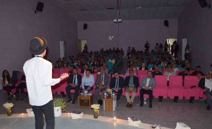 Çemişgezek’te şiir dinletisi büyük beğeni topladı
