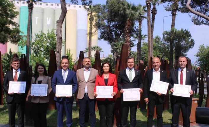 CHP İzmir vekilleri mazbatalarını aldı