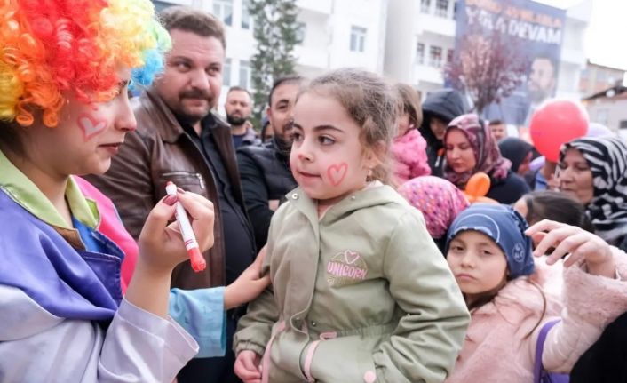 Çocuklar şenlikte gönüllerince eğlendi