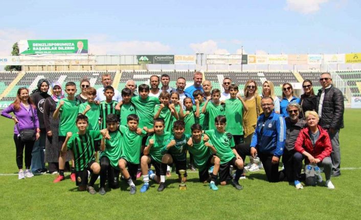 Çocukların futbol turnuvasında şampiyon belli oldu