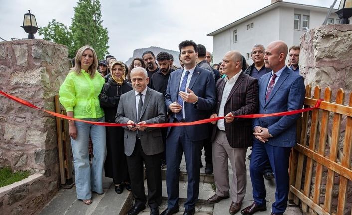 Çukurca’da “Sınırsız” adlı resim sergisi açıldı