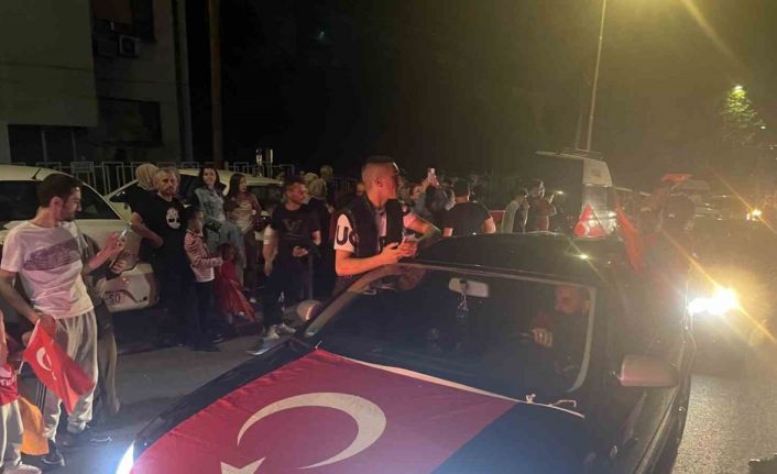 Cumhurbaşkanı Erdoğan’ın zaferi Üsküp’te coşkuyla kutlandı