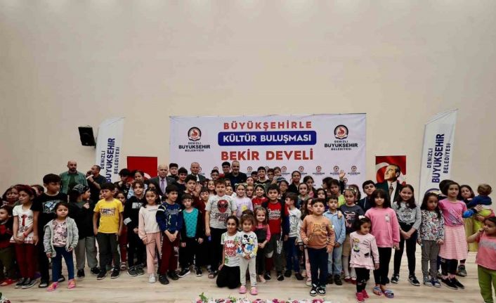 Denizli Büyükşehir afetzedelere moral oluyor