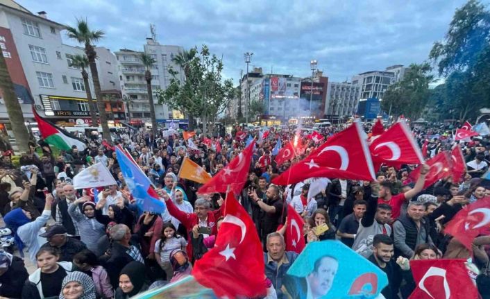 Denizli’de Cumhur İttifakı seçim zaferini kutladı