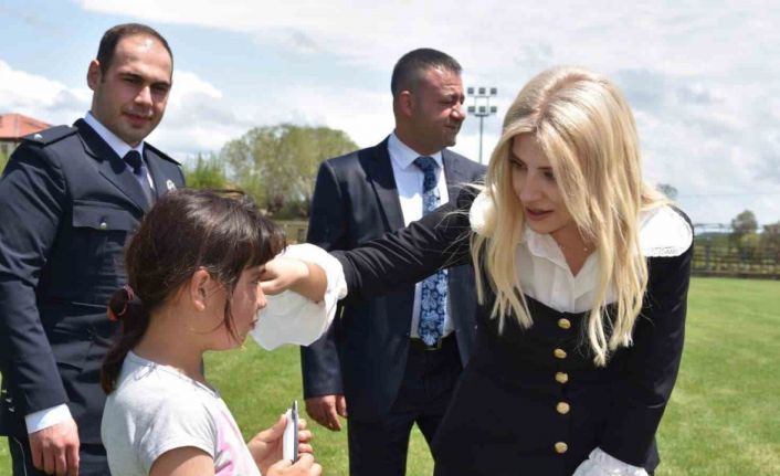 Depremzedeler için yardım panayırı düzenlendi