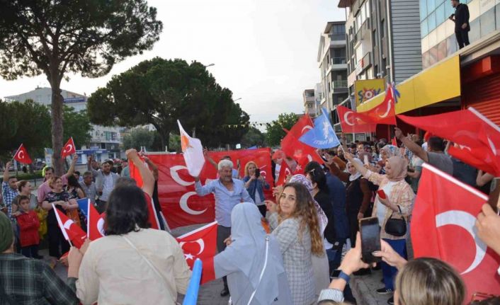 Erdoğan’ın zaferi Didim’de kutlandı