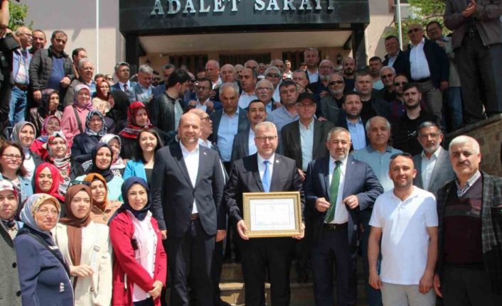 Eski Sağlık Bakan Yardımcısı Eldemir mazbatasını aldı