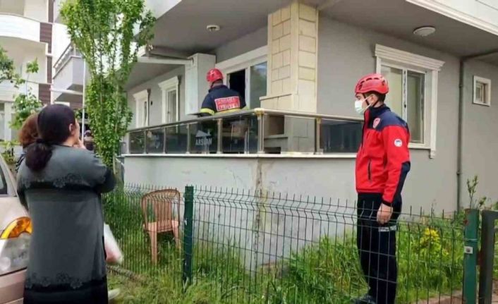 Evde kilitli kaldığı söylenen yaşlı kadın ekiplere zorluk çıkardı