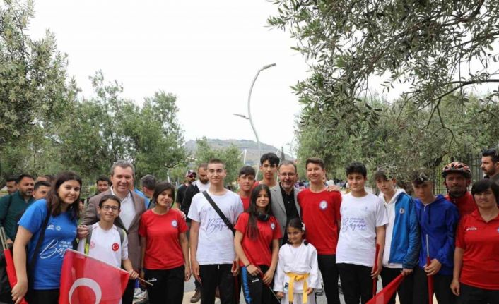 Gençlik ve Spor Bakanı Bergama’da gençlerle buluştu