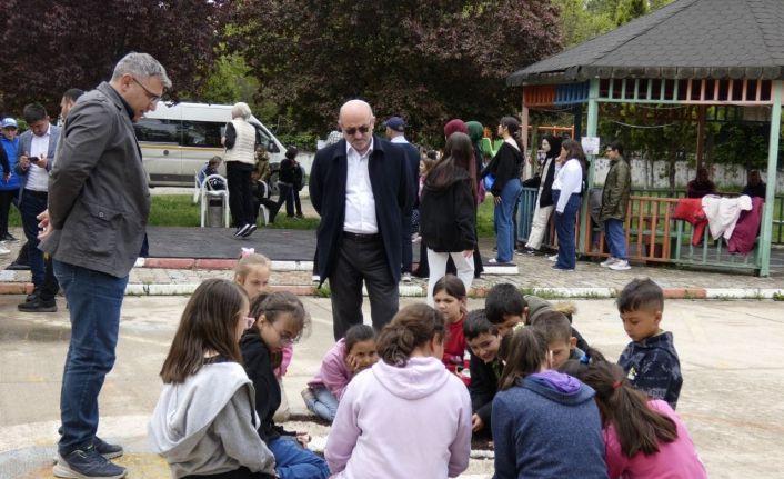 Hisarcık’ta köy okulunda geleneksel çocuk oyunları şenliği