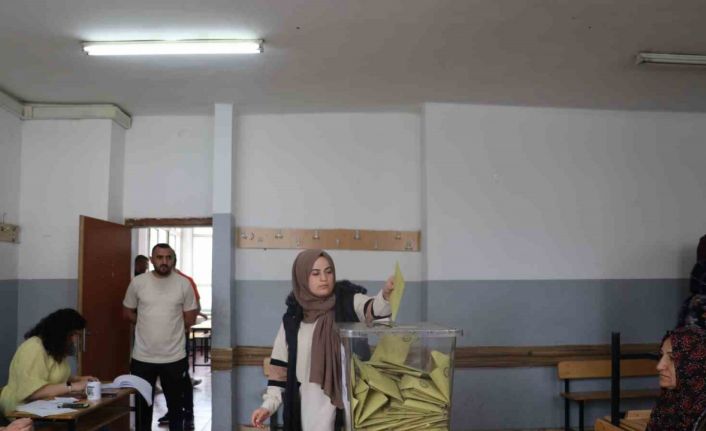 Iğdır’da oy kullanma işlemleri devam ediyor