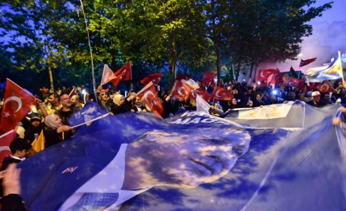 İstanbul’da fotoğraflarla seçim kutlamaları