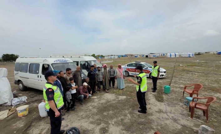 Jandarma trafik ekiplerinden tarım işçilerine trafik eğitimi
