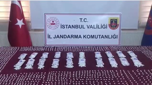 Jandarma’dan uyuşturucu ve tabanca operasyonu