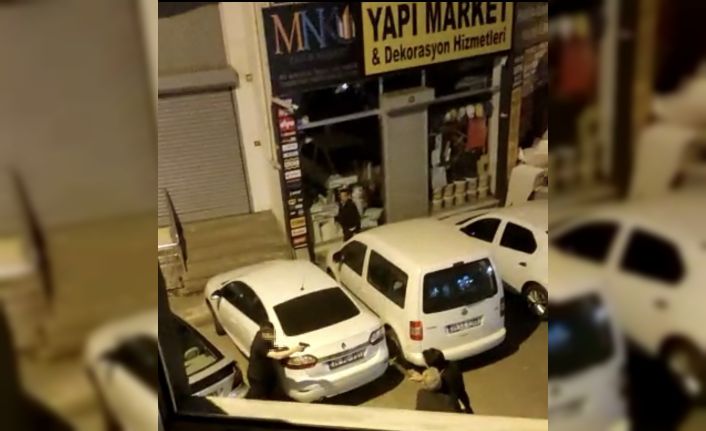 Kağıthane’de silahlı sopalı kavga kamerada