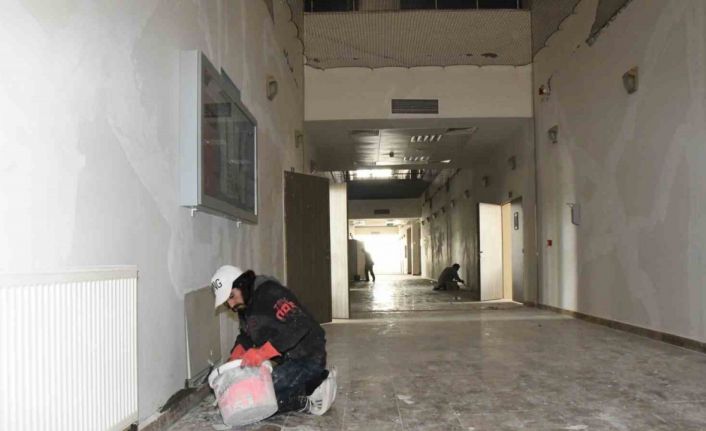 Kampüsteki binaların bakım ve onarımı yapılıyor