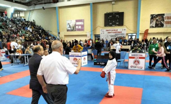 Karate Şampiyonası’nda skandal hakem kararı