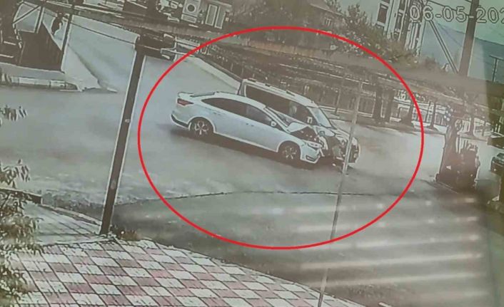 Kastamonu’da hafif ticari araç ile otomobil çarpıştı: 3 yaralı