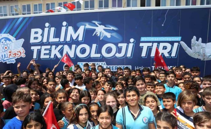 Kepez’in Bilim Teknoloji Tırı, öğrencilerle buluştu