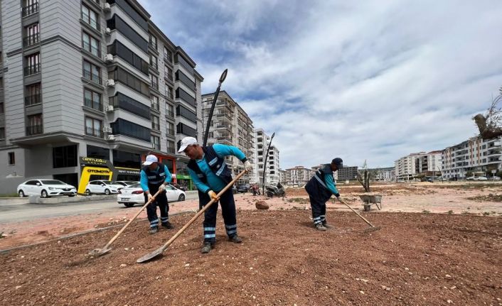 Kilis Belediyesi yeşil alanları yaza hazırlıyor