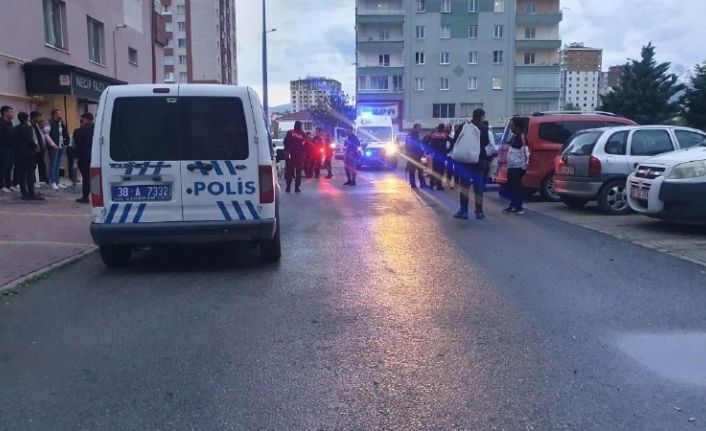 Komşuların otopark kavgası kanlı bitti: 1 yaralı