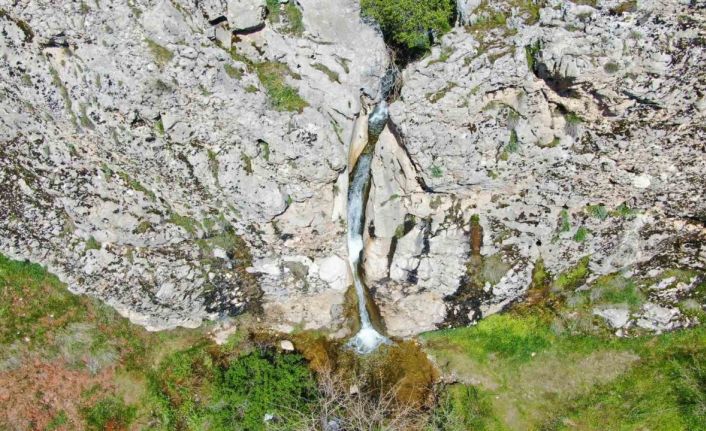 Kuruyan şelale, yağışların artmasıyla yeniden canlandı