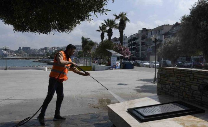 Kuşadası Belediyesi’nin temizlik mesaisi aralıksız sürüyor